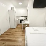 Апартаменты Limo *